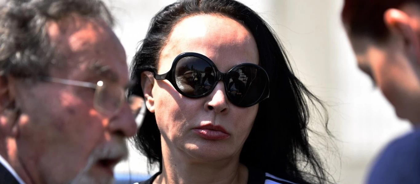 Βίκυ Σταμάτη: Πουλά μέσω facebook προσωπικά της αντικείμενα! Στο «σφυρί» πανάκριβες τσάντες